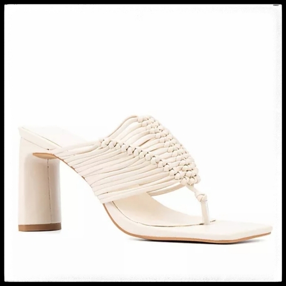 Gabrielle Union Shoes - NWT Gabrielle Union Women's Evianna White Weave Thong Slip On Sandal Size 6